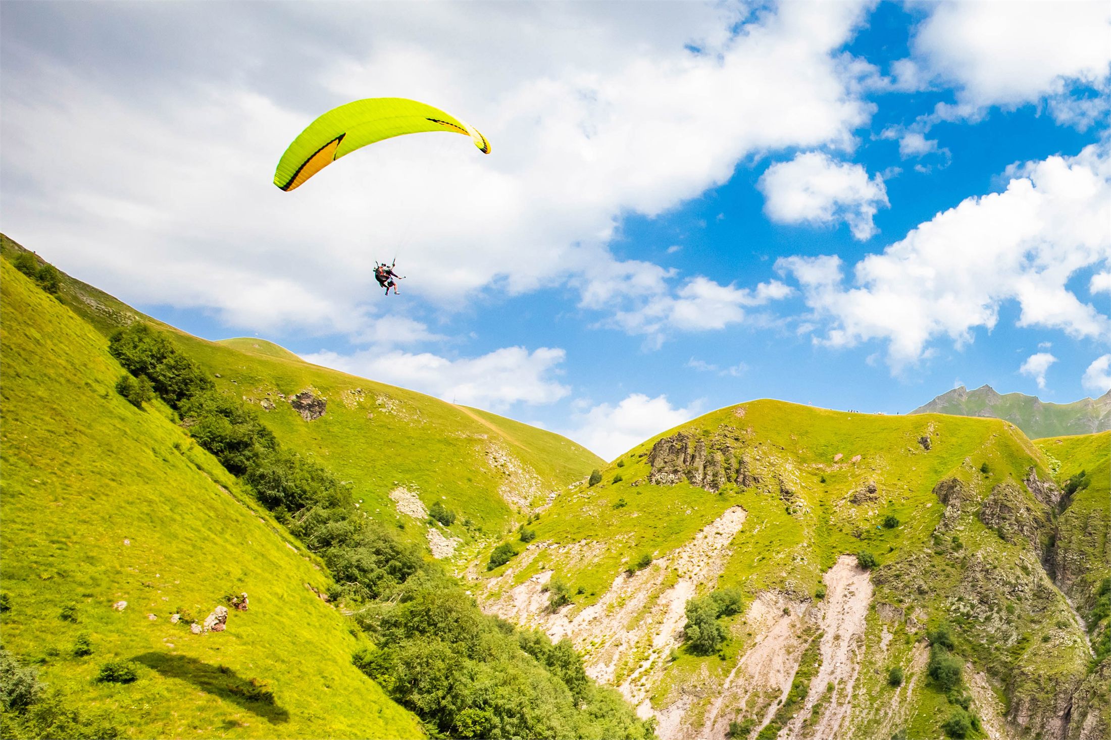Professionally guided paragliding experience in Gudauri